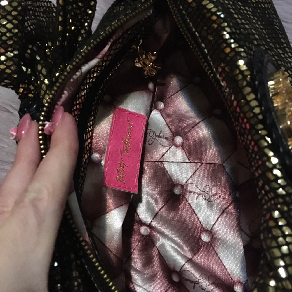 Betsey Johnson vintage gold bag! 💛 - Picture 5 of 8